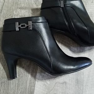Bandolino black heeled booties size 8.5